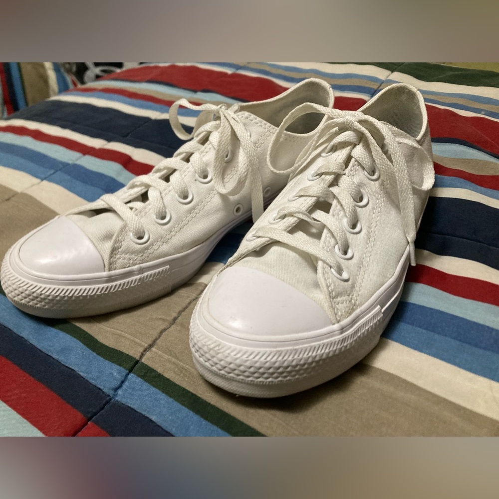 White Converse Chuck Taylor All-Star Low Top